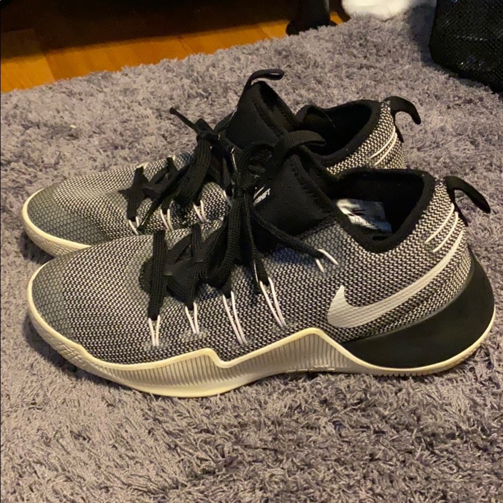 Nike Zoom Hypershift basketball shoes